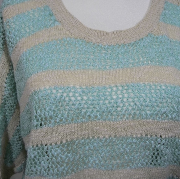 Shrinking violet eyelet sweater size M - Picture 7 of 8